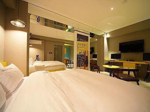 Sinchon Hotel Gaeul Сеул Экстерьер фото