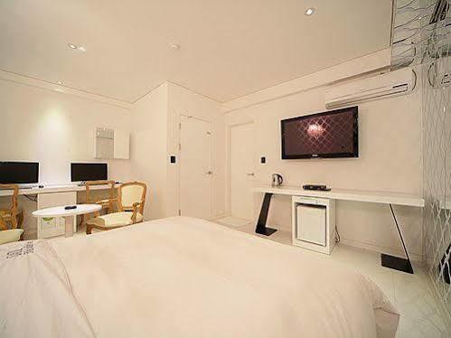 Sinchon Hotel Gaeul Сеул Экстерьер фото