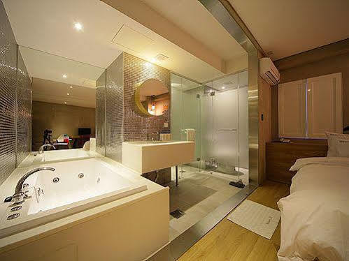 Sinchon Hotel Gaeul Сеул Экстерьер фото
